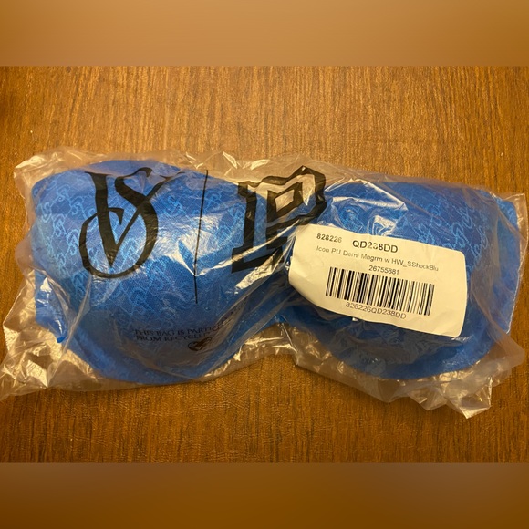 Victoria’s Secret NWT Icon Push Up Demo Bra is 38 DD
Color is Shocking Blue - Picture 5 of 6
